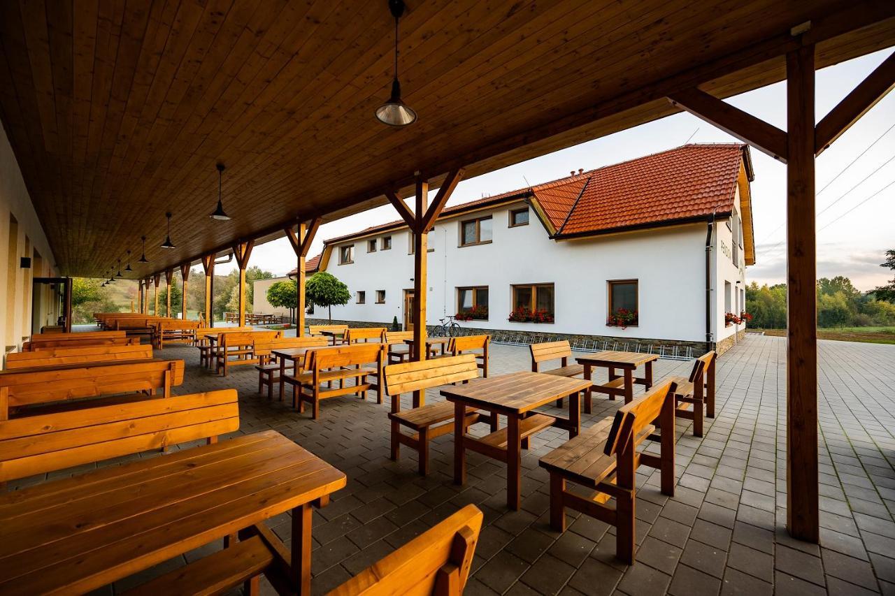 Hotel Na Zeleném statku Rasovice  Esterno foto