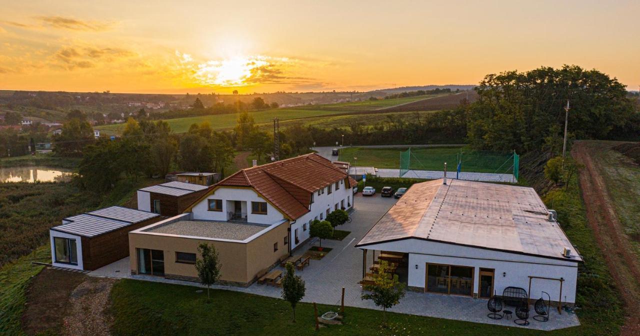 Hotel Na Zeleném statku Rasovice  Esterno foto