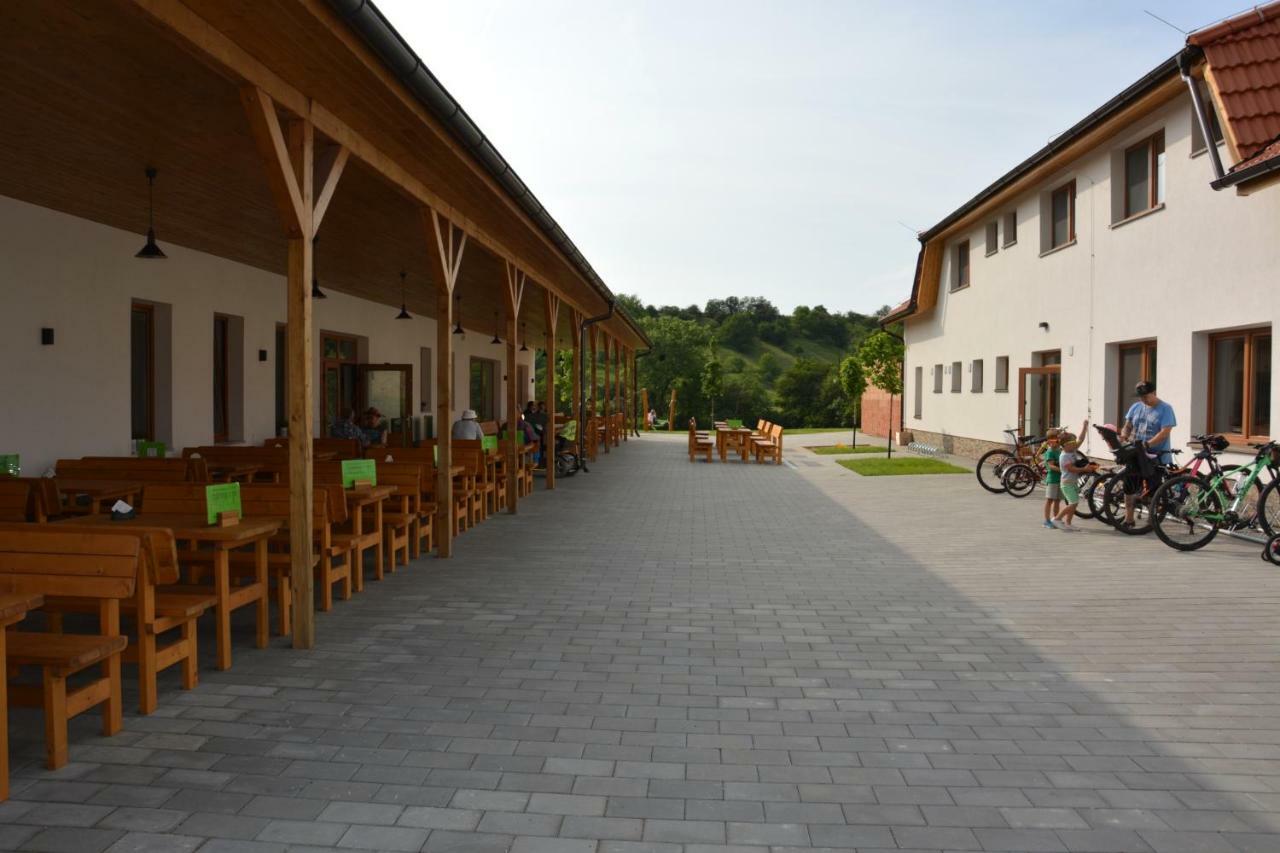 Hotel Na Zeleném statku Rasovice  Esterno foto